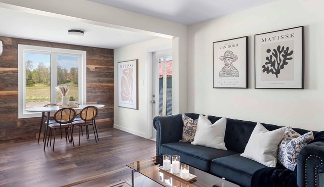 Dieppe Charm Suites, 3 BDRM, Close to Local Market