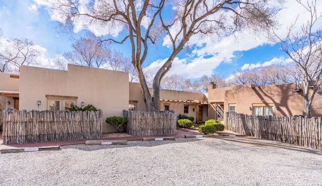 Diez Senores Casita E | Spacious Downtown Getaway