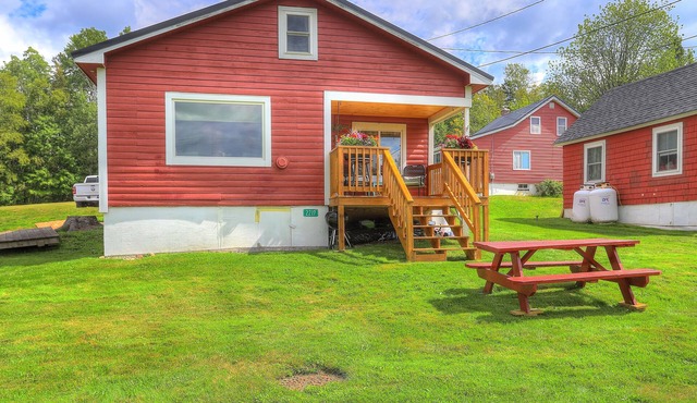 🐾Digby's Overlook - Small cabin just minutes from downtown Rangeley, dog friendly