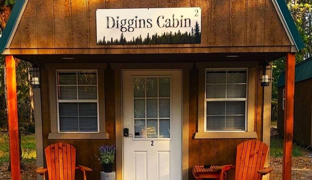 Diggins Cabin 2 - Restrooms and Showers are only a short walk away.