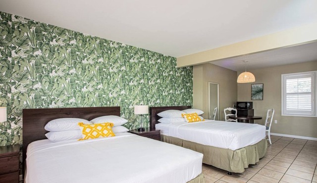 Digital Retro Boutique Hotel - Double Queen with Breakfast Nook Near Downtown St. Augustine & the Beach