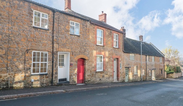 DILLY DALLY, pet friendly, with open fire in Ilminster