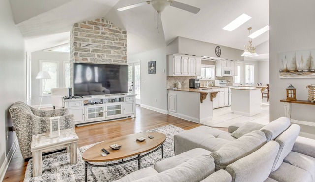 Dine, Shop & Splash: Family Home in Myrtle Beach