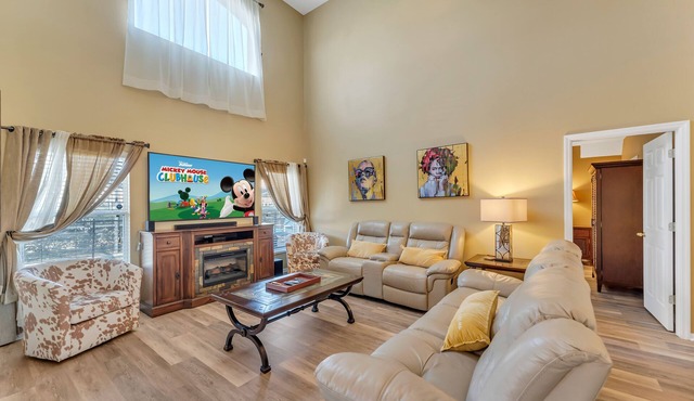 DINEY MAGIC VILLA LOCATION! 5BR POOL, 2 DISNEY ROOMS, 8 MILES TO DISNEY