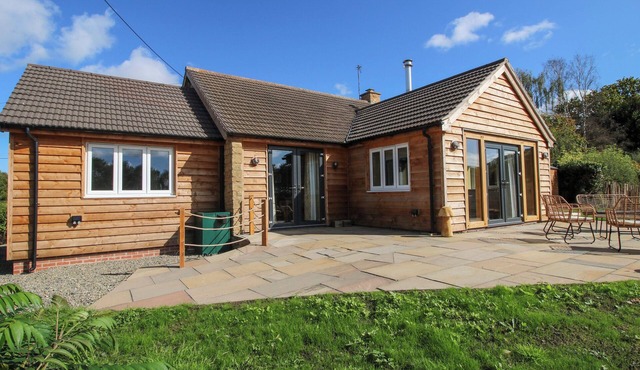 DINGLE, family friendly, with open fire in Cleobury Mortimer