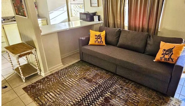 Dino Den - Charming 1-bedroom apartment in Oneonta with WiFi, AC