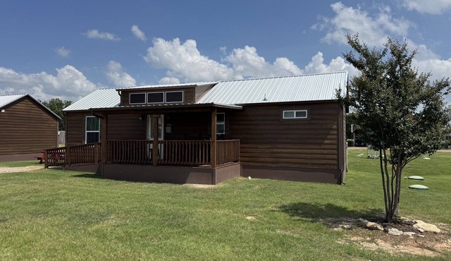 Dinosaur Valley RV Park Cabin 7