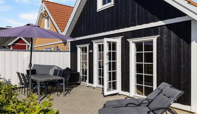 "Dior" - 300m from the sea by Interhome