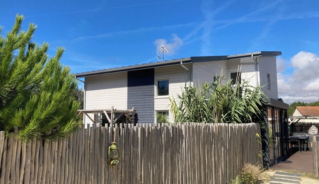 Direct access to the beach