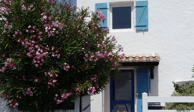 Direct access to the sea! 3-minute walk to the beach.