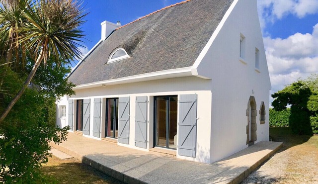 Direct access to the beach - House for 11