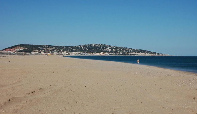 Direct access to the beach, swimming pool, 8 people, modern 5-star villa