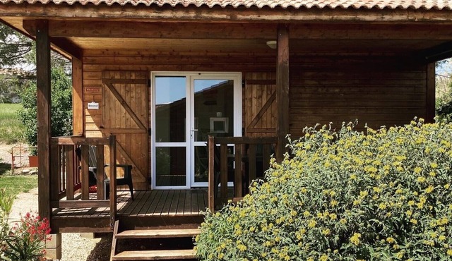 Direct access Via Ardèche, chalet with all comforts, swimming pool, air conditioning