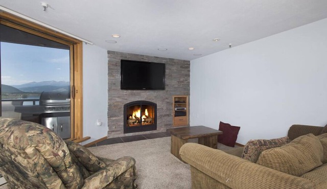 Direct and Unobstructed Lake Views, Pool & Hot Tubs, On Lake Dillon