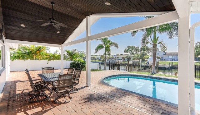 Direct Bay Access - close to the Beach & the Stadium Stadium| Pool| 3BR