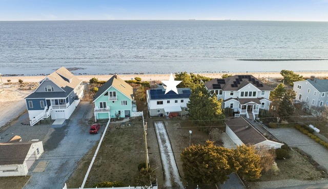 Direct Bay Front Pet Friendly Home!