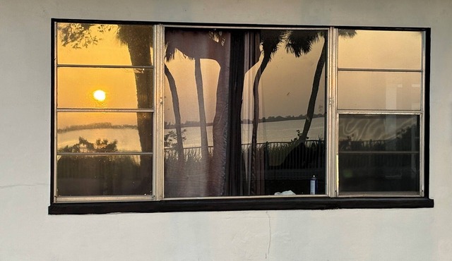 Direct Bay View Charming studio with WiFi in fabulous Fort Pierce sleeps 3