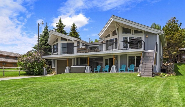 Direct Beach Access! Private Hot Tub! Central Garden City! Bear Lake Views From Almost Every Room!