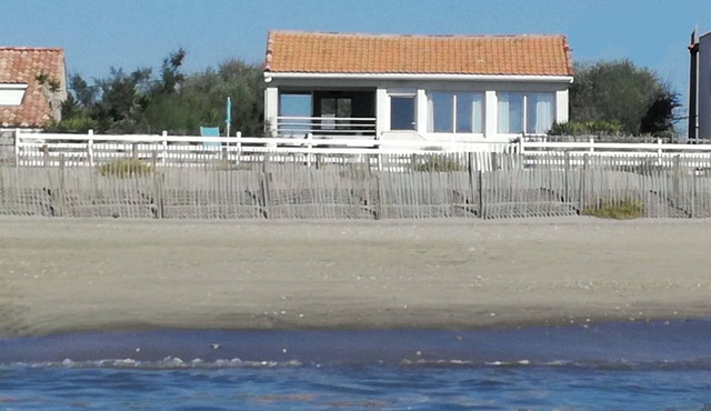 Direct beach villa 4 bedrooms with private beach : magical