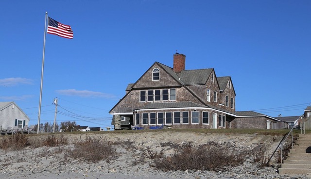 Direct Beachfront -- Newport's Easton's Beach
