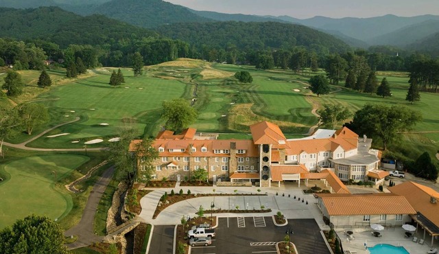 Direct Golf Access | Pool, Fitness Center & Dining