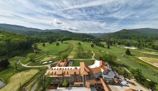 Direct Golf Course View + Pool. Gym. Dining.
