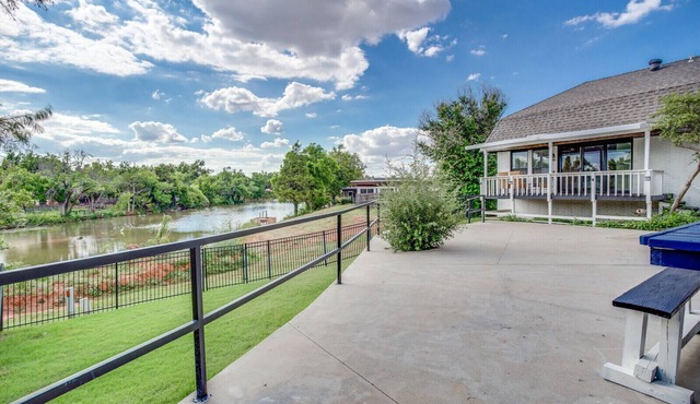 Direct Lakefront Access 🏞️ | Ultimate Game Room 🎱 | Fishing🎣 | Dog Friendly🐶