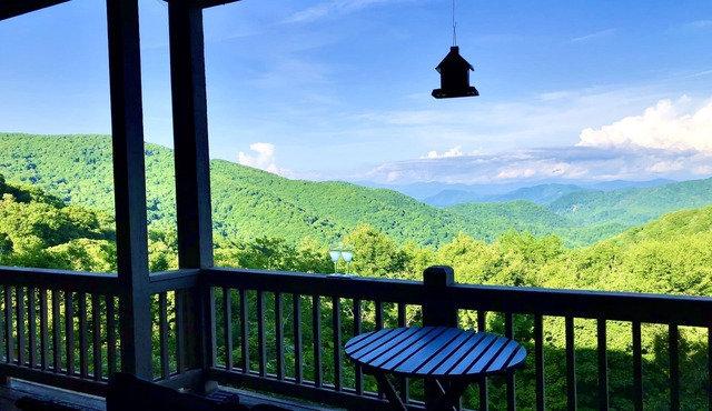 DIRECT MOUNTAIN VIEWS! Hike & swim on-site! Private balcony! WOW!