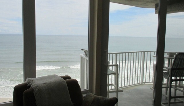 DIRECT OCEANFRONT 2B/2B ON THE NO DRIVE BEACH GATED GARAGE