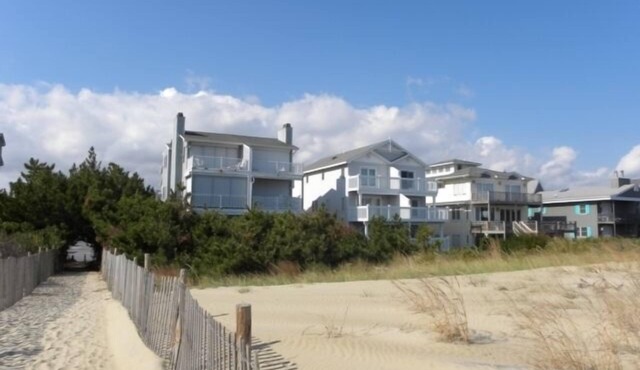 Direct Ocean Front Duplex, Recently renovated, Central AC, WiFi, Multiple Decks
