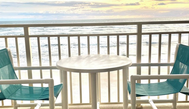 Direct Ocean Front 1 Bedroom in charming Daytona Beach