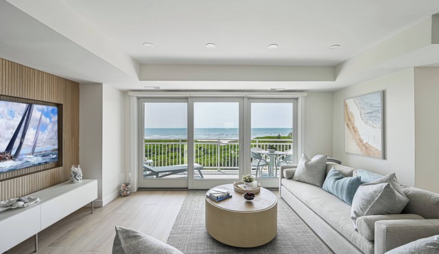 Direct Ocean Front Building with Pool and elevator 4 bedrooms 2.5 bath