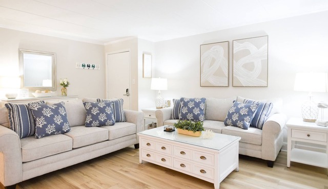 Direct Ocean Front Building, Oceanview, Mid-Town 39th St, First Floor Unit