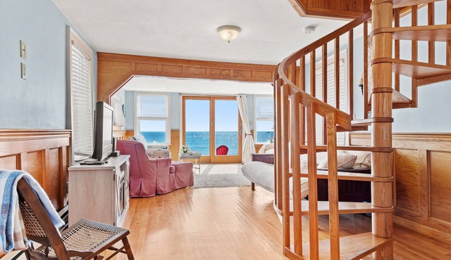 Direct Ocean Front Beach Cottage