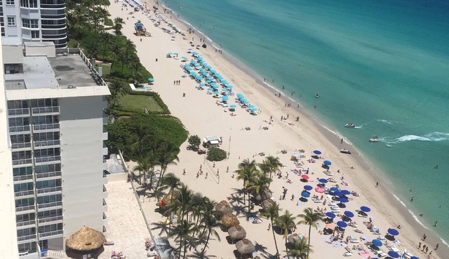 DIRECT OCEAN VIEWS- La Perla in Sunny Isles.