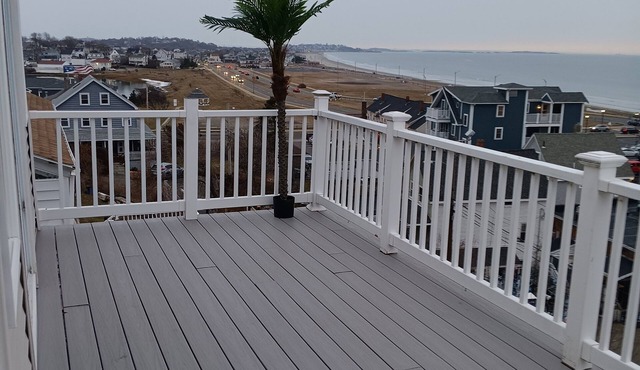 DIRECT OCEAN VIEWS 36 FT DECK Spacious 4-bedroom condo in superb Hull with AC