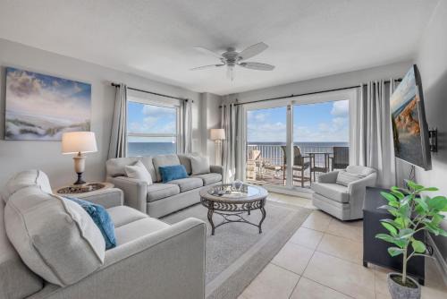 Direct oceanfront penthouse 2/2 with gorgeous corner condo views, a heated pool, and garage