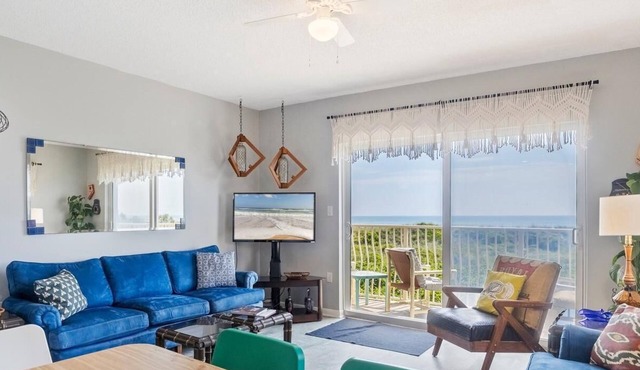 Direct Oceanfront, Large Private Sun Deck, Great Price!