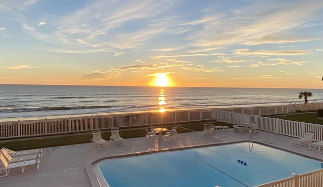 DIRECT OCEANFRONT & PRIVATE BEACH ACCESS on Satellite Beach, FL