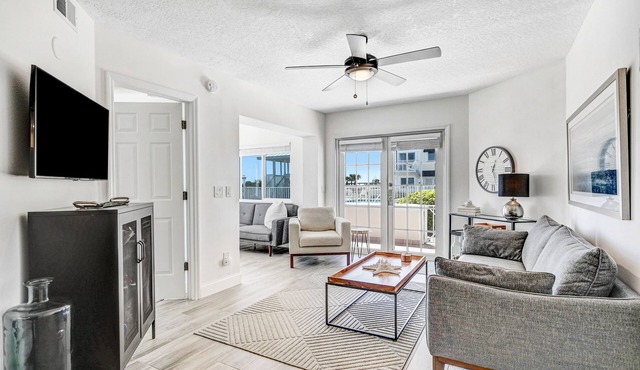 Direct Oceanfront Paradise!Pool View. Private Beachfront Patio & Beach Access. n