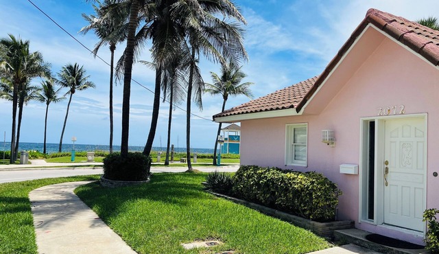 Direct OCEANFRONT- Steps to Beach- Quiet Neighborhood w/Pool