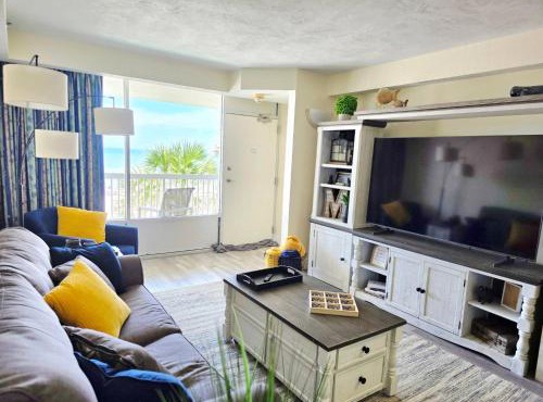 Direct Oceanfront 1 bedroom w/kitchen & balcony