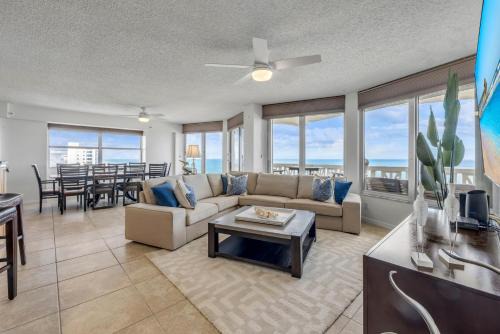 Direct Oceanfront Corner Condo, Family-Friendly with Beachfront Pool and Garage Parking