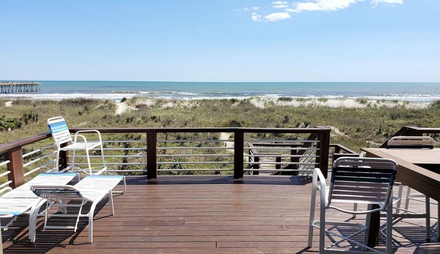 DIRECT OCEANFRONT Duplex with large decks next to Oceanana Fishing Pier.