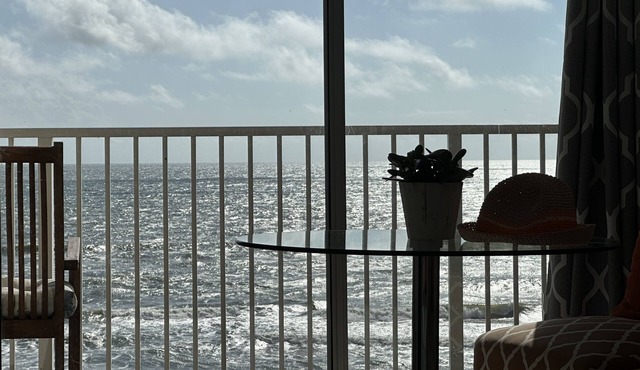 Direct Oceanfront Studio with Balcony, King Bed, Kitchenette, and Wifi