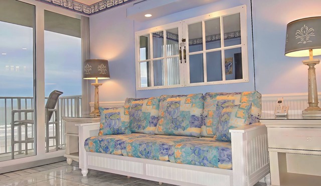 DIRECT OCEANFRONT CORNER UNIT - OCEAN VIEWS FROM LIVING ROOM AND BEDROOM