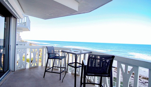 Direct Oceanfront Amazing Views Beach. Balcony. Pool. Beach Gear.