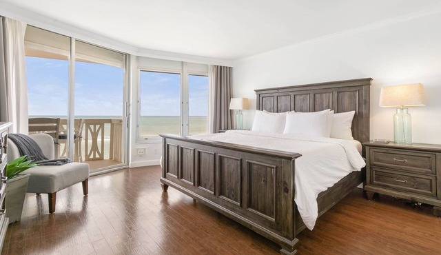 DIRECT OCEANFRONT Luxury & Modern HIGH FLOOR Condo