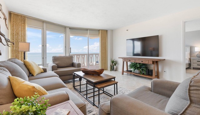 DIRECT OCEANFRONT Condo with BREATHTAKING VIEWS!