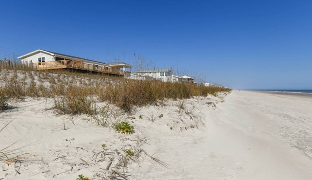 Direct Oceanfront Vilano Beach, Luxury Renovated Home, Sunrise Deck, Sleeps 7